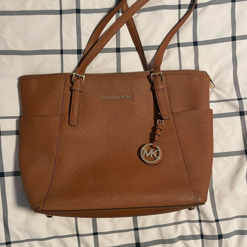 Good condition, some staining in inside, handles a little worn out